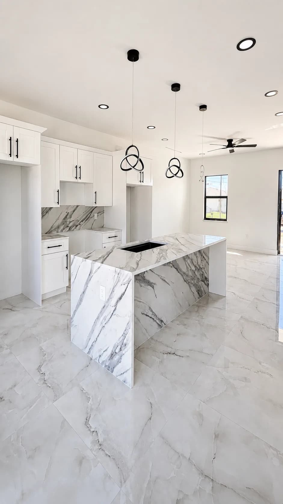 Porcelain island with matching veined flooring